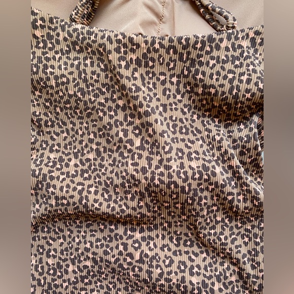 aerie Leopard Ribbed Strapless One-Piece Swimsuit in Tan and pink summer beach - Picture 6 of 8